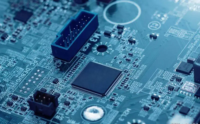 收購 Broadcom：主機(jī)總線適配器、RAID 控制卡、SAS 擴(kuò)展器、硬盤驅(qū)動器