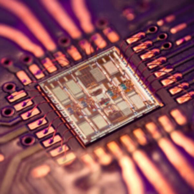 供應(yīng)，回收 [Broadcom] AFSI-R74C4SB 56Gb/s 4 通道線(xiàn)性 TIA（跨阻抗放大器）IC